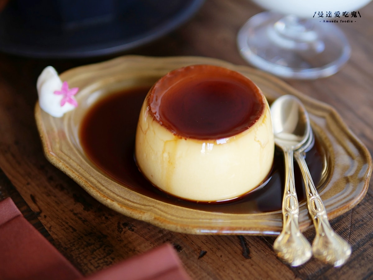 隱藏在巷弄裡的靜謐角落「清泉咖啡」坐在窗邊細細感受老派咖啡廳的復古魅力！鹿港咖啡廳推薦｜彰化咖啡廳推薦