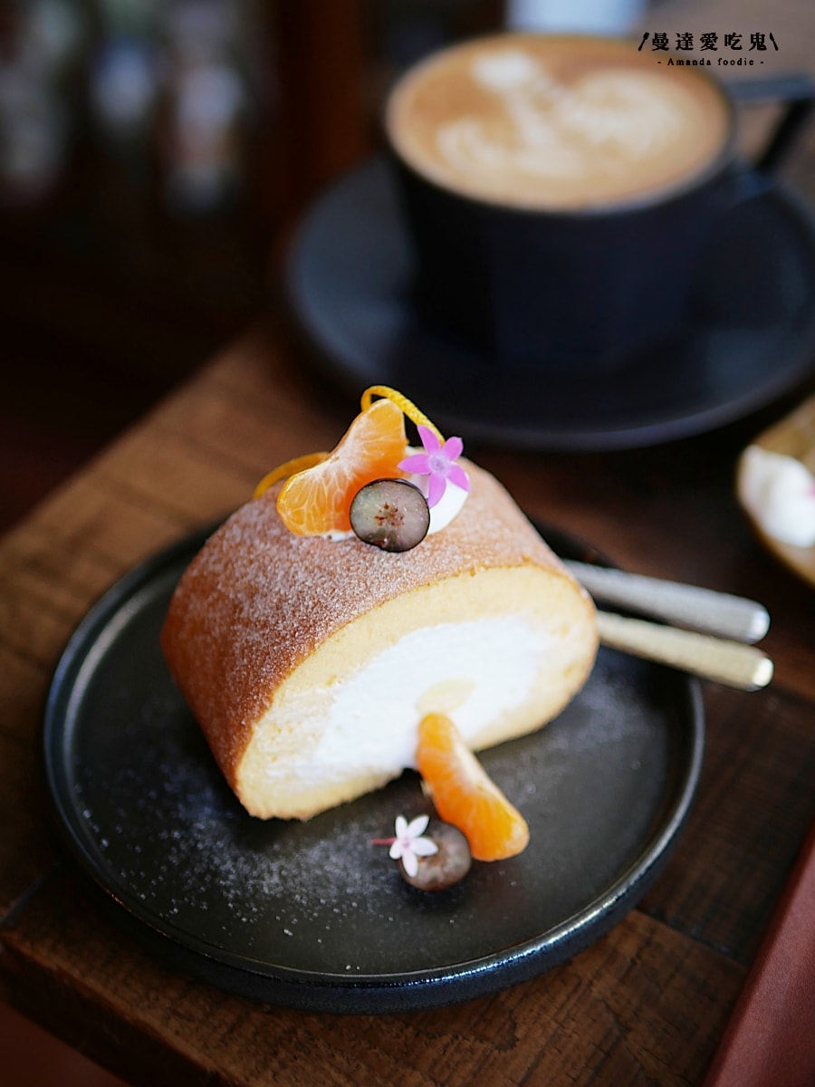 隱藏在巷弄裡的靜謐角落「清泉咖啡」坐在窗邊細細感受老派咖啡廳的復古魅力！鹿港咖啡廳推薦｜彰化咖啡廳推薦