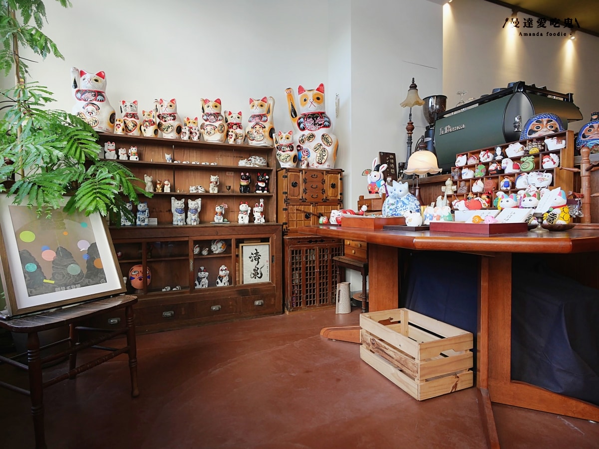 隱藏在巷弄裡的靜謐角落「清泉咖啡」坐在窗邊細細感受老派咖啡廳的復古魅力！鹿港咖啡廳推薦｜彰化咖啡廳推薦