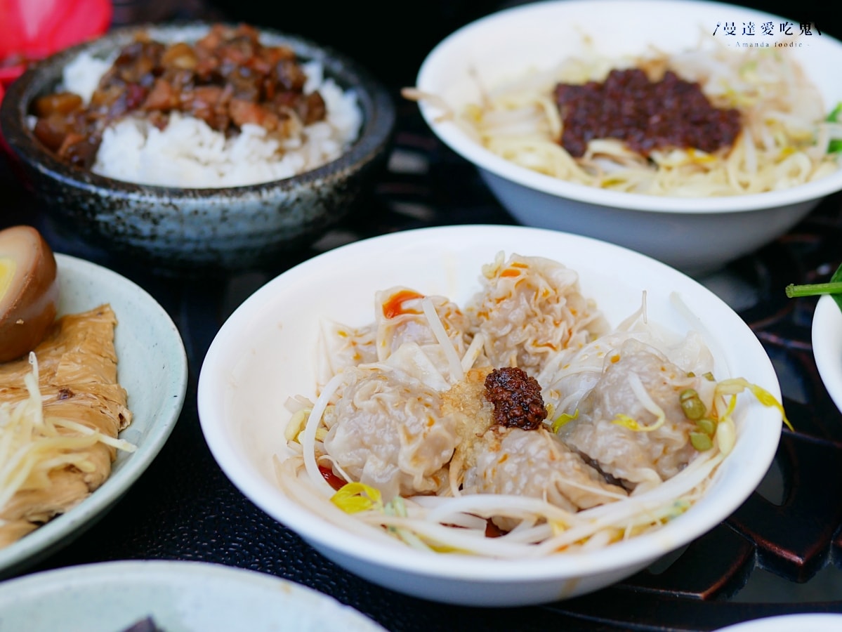 彰化美食｜銅板價格享受豐富小吃「鹿港圓環頂麵食館」 美味意麵與$10平價滷味一次滿足！鹿港美食推薦｜鹿港小吃推薦