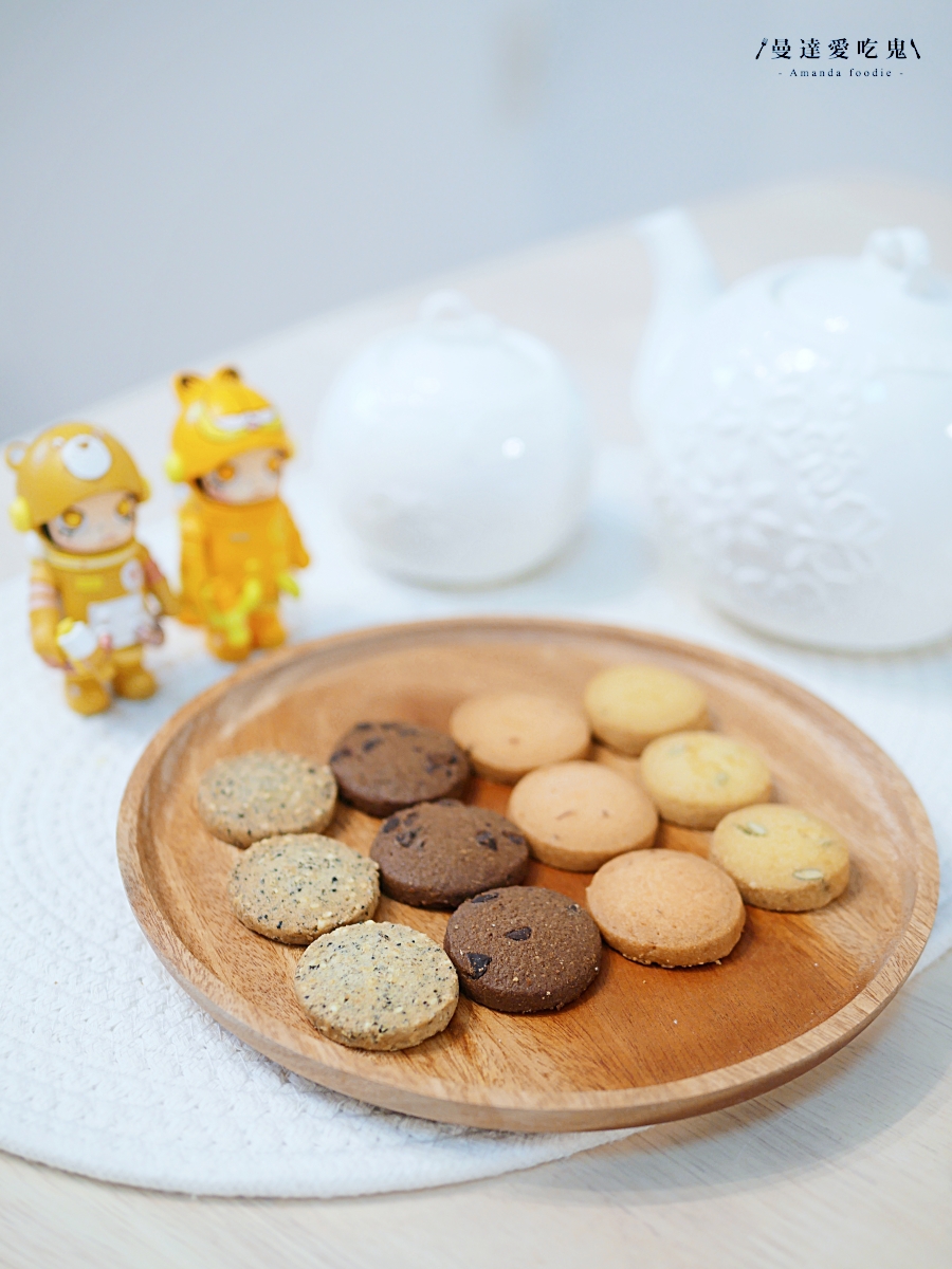 顏值與口感都在線！2026 過年禮盒開箱「冊子彩鳥飛悅禮盒」不僅包裝好看、內容物更是滿滿驚喜！宅配美食推薦｜台南美食推薦