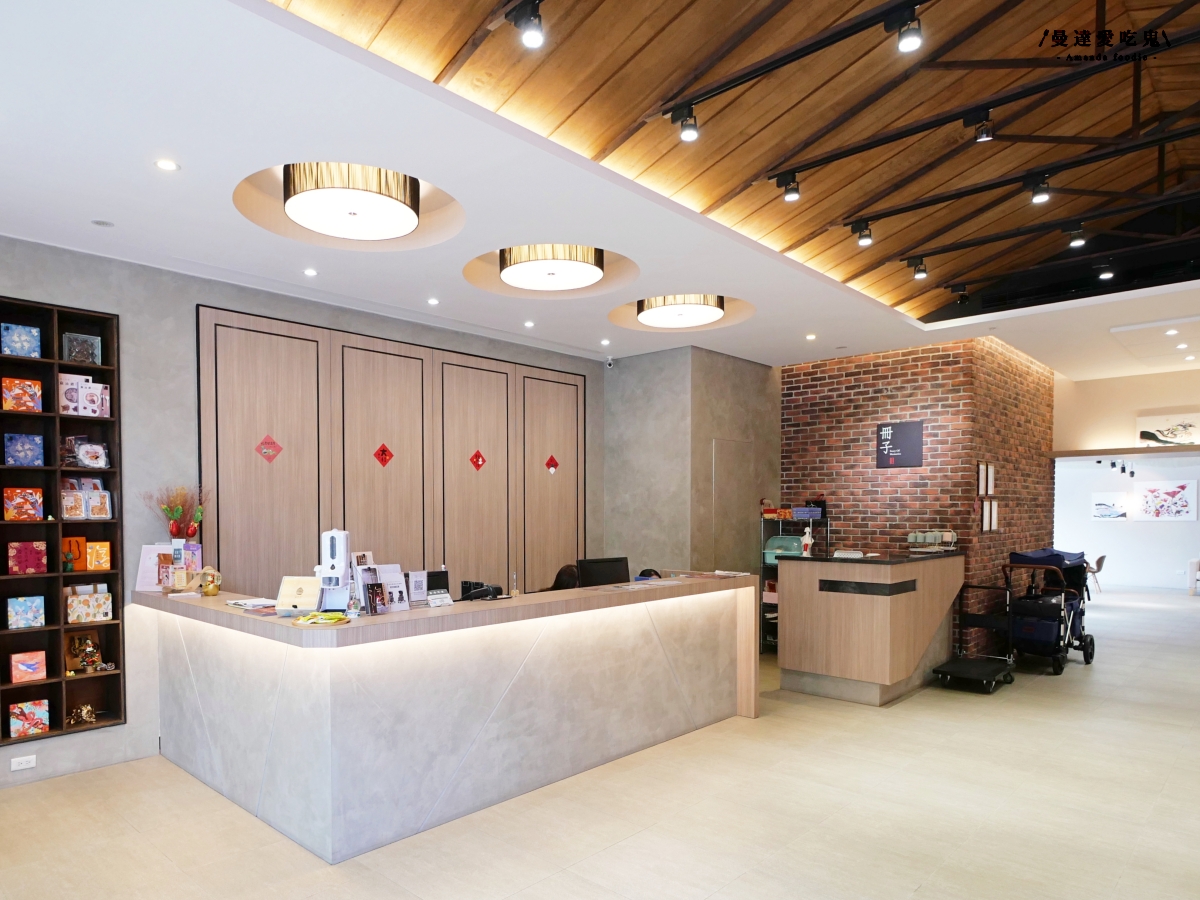 顏值與口感都在線！2026 過年禮盒開箱「冊子彩鳥飛悅禮盒」不僅包裝好看、內容物更是滿滿驚喜！宅配美食推薦｜台南美食推薦