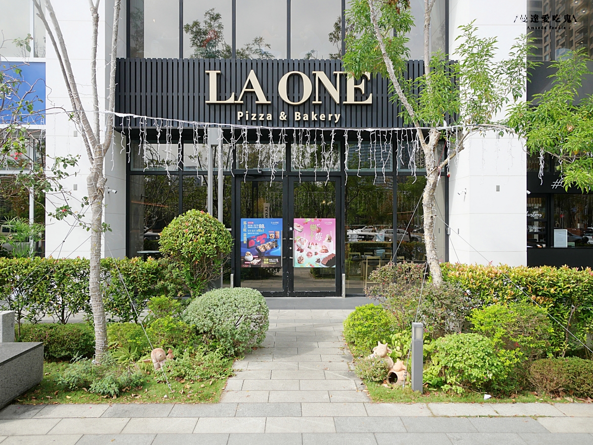 豹紋餅皮太迷人！從48小時發酵麵團到90秒窯烤「LA ONE Pizza」前菜到和牛都精彩的高質感料理！高雄美術館美食｜左營美食推薦