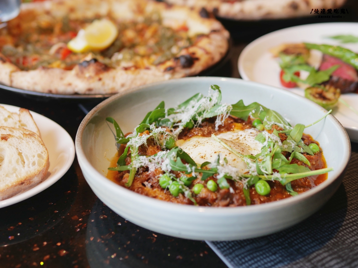 豹紋餅皮太迷人！從48小時發酵麵團到90秒窯烤「LA ONE Pizza」前菜到和牛都精彩的高質感料理！高雄美術館美食｜左營美食推薦