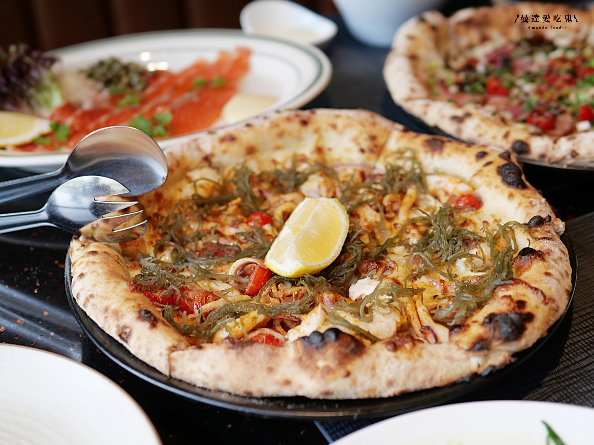 豹紋餅皮太迷人！從48小時發酵麵團到90秒窯烤「LA ONE Pizza」前菜到和牛都精彩的高質感料理！高雄美術館美食｜左營美食推薦