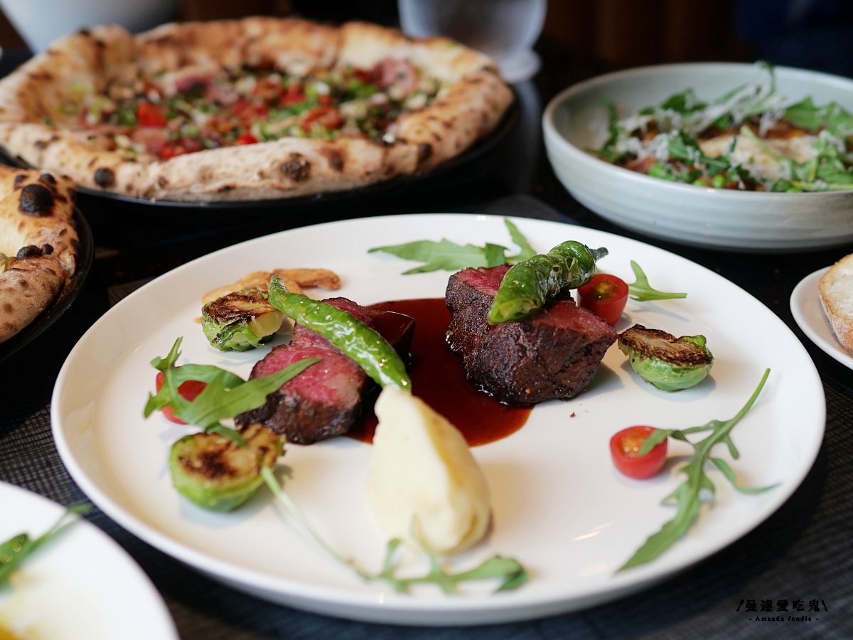 豹紋餅皮太迷人！從48小時發酵麵團到90秒窯烤「LA ONE Pizza」前菜到和牛都精彩的高質感料理！高雄美術館美食｜左營美食推薦