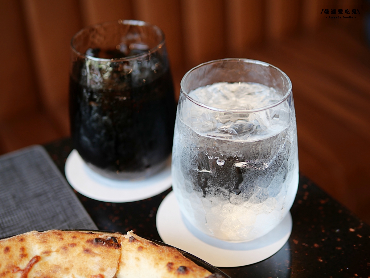 豹紋餅皮太迷人！從48小時發酵麵團到90秒窯烤「LA ONE Pizza」前菜到和牛都精彩的高質感料理！高雄美術館美食｜左營美食推薦