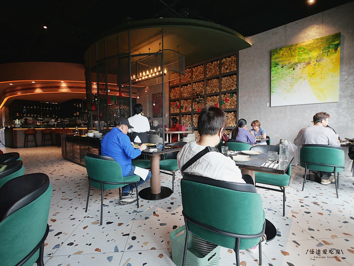 豹紋餅皮太迷人！從48小時發酵麵團到90秒窯烤「LA ONE Pizza」前菜到和牛都精彩的高質感料理！高雄美術館美食｜左營美食推薦