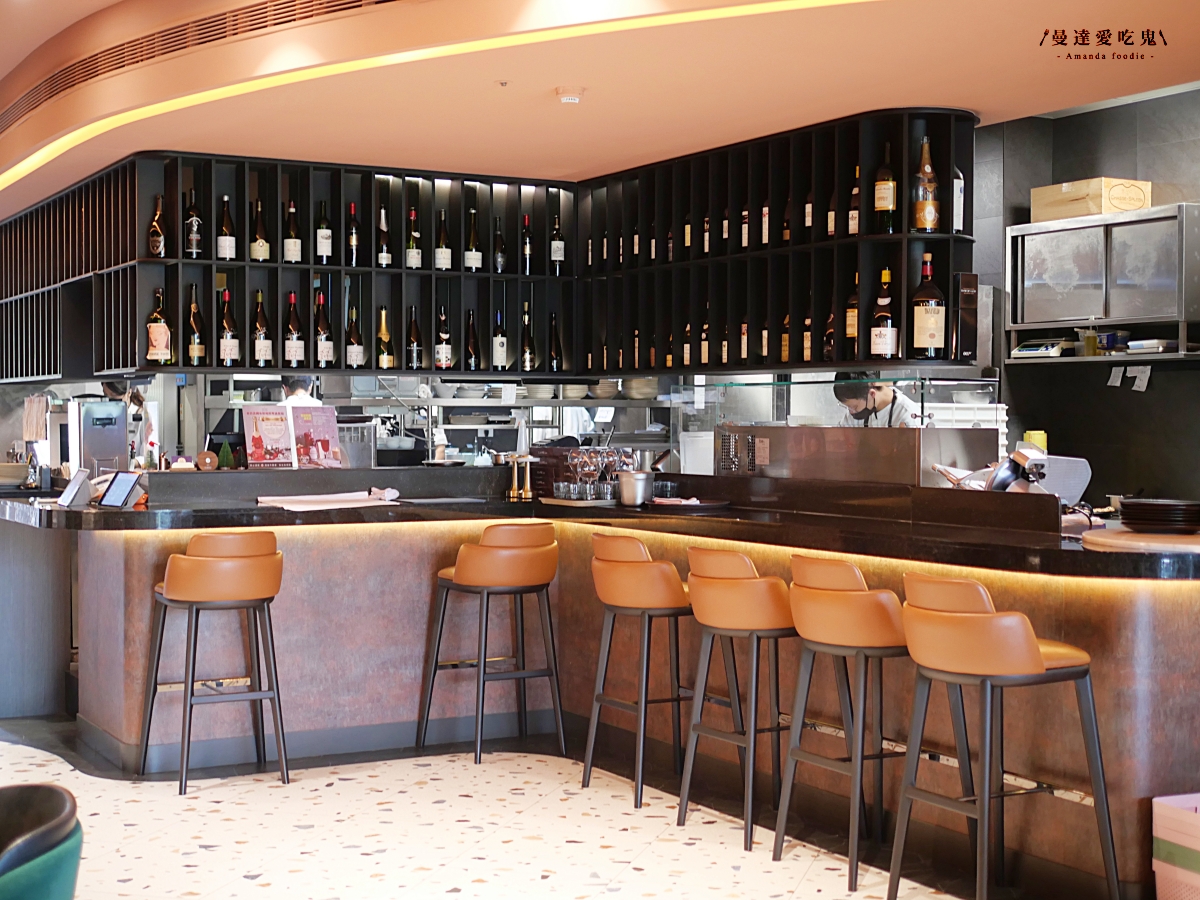 豹紋餅皮太迷人！從48小時發酵麵團到90秒窯烤「LA ONE Pizza」前菜到和牛都精彩的高質感料理！高雄美術館美食｜左營美食推薦