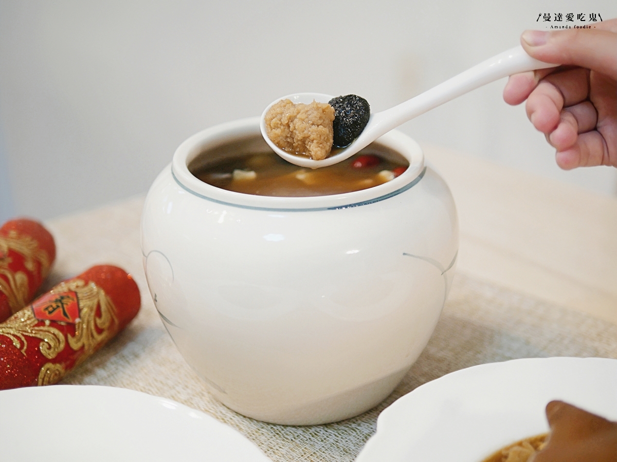 年菜宅配推薦｜氛圍感滿滿的澎派年夜飯開箱「冊子年菜 藏冊珍饌7件組」經典佛跳牆、獅子頭、金元蹄一次品嚐！冷凍年菜推薦｜冷凍宅配年菜