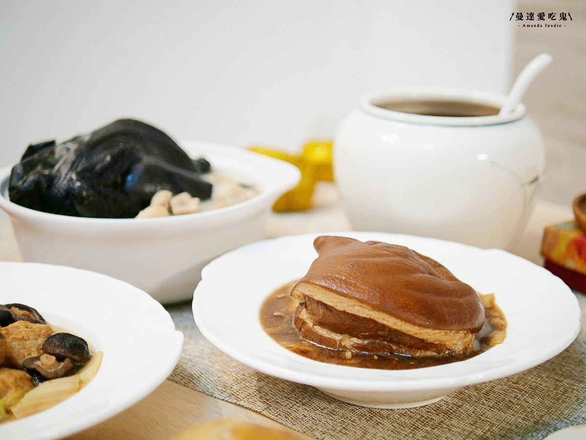 年菜宅配推薦｜氛圍感滿滿的澎派年夜飯開箱「冊子年菜 藏冊珍饌7件組」經典佛跳牆、獅子頭、金元蹄一次品嚐！冷凍年菜推薦｜冷凍宅配年菜