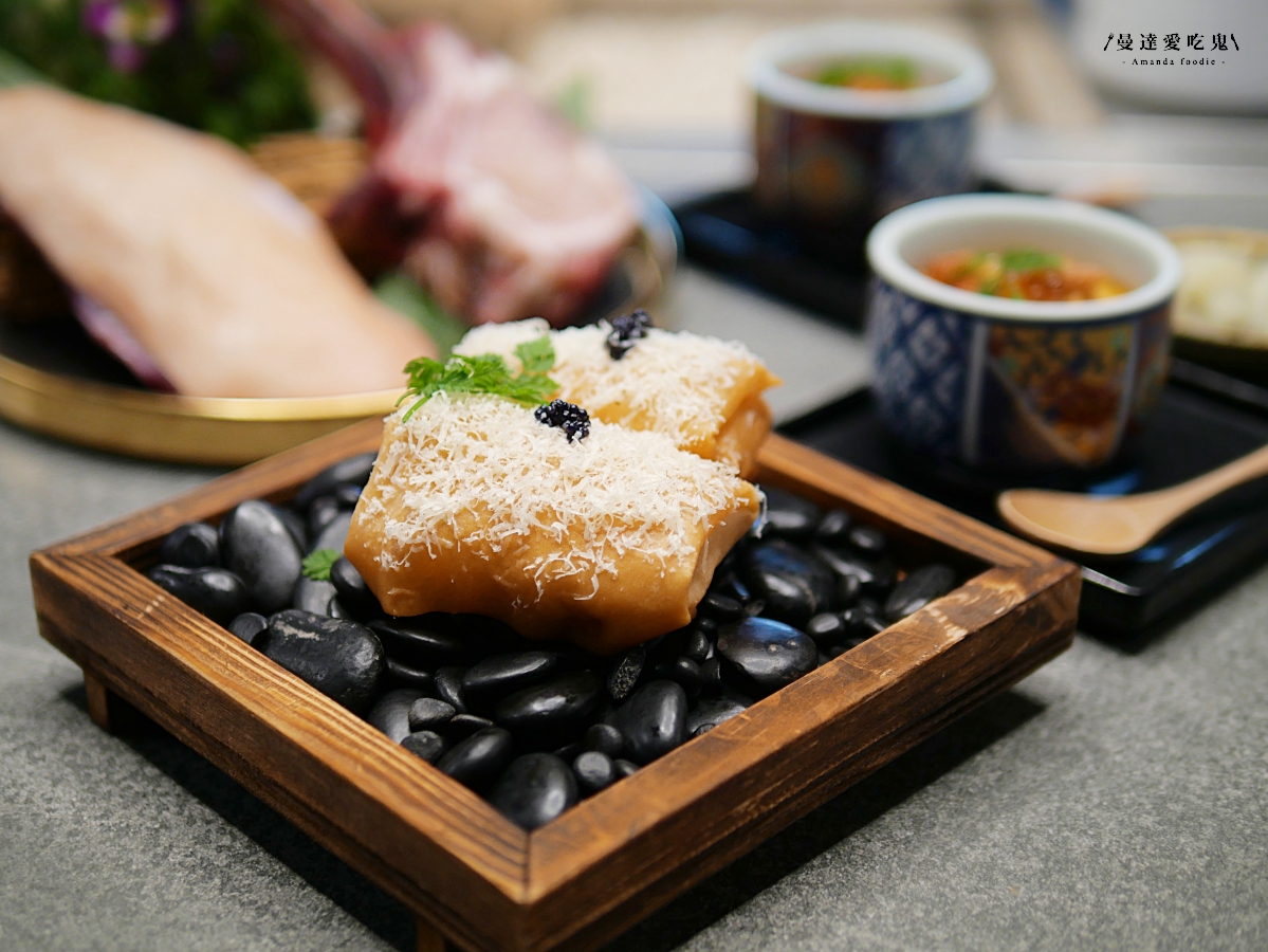 每一口都值得被好好款待,專人桌邊代烤的細節美學「明燒肉 文自旗艦店」主打熟成肉品和活體海鮮的高質感左營燒肉!左營美食推薦|高雄燒肉推薦 - 第27張圖 每一口都值得被好好款待,專人桌邊代烤的細節美學「明燒肉 文自旗艦店」主打熟成肉品和活體海鮮的高質感左營燒肉!左營美食推薦|高雄燒肉推薦