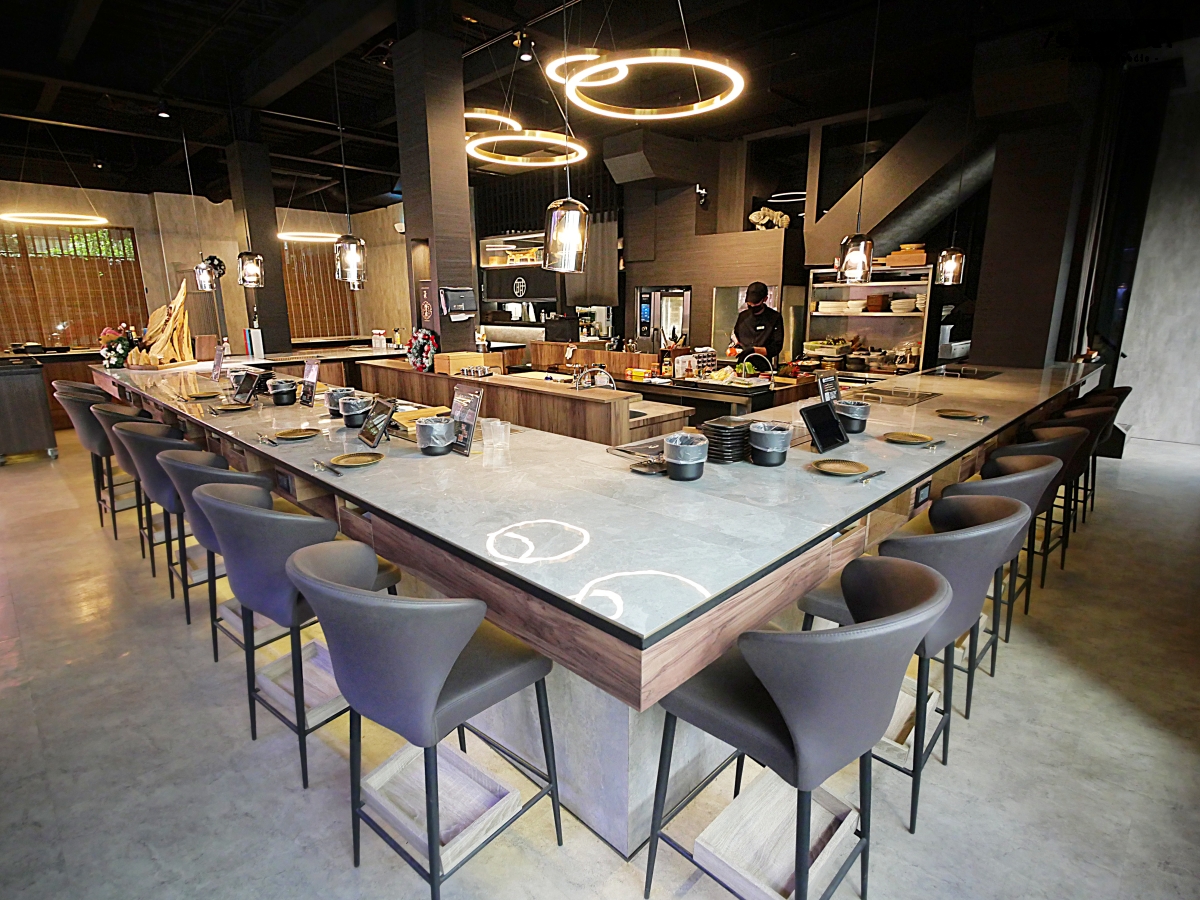 每一口都值得被好好款待,專人桌邊代烤的細節美學「明燒肉 文自旗艦店」主打熟成肉品和活體海鮮的高質感左營燒肉!左營美食推薦|高雄燒肉推薦 - 第3張圖 每一口都值得被好好款待,專人桌邊代烤的細節美學「明燒肉 文自旗艦店」主打熟成肉品和活體海鮮的高質感左營燒肉!左營美食推薦|高雄燒肉推薦