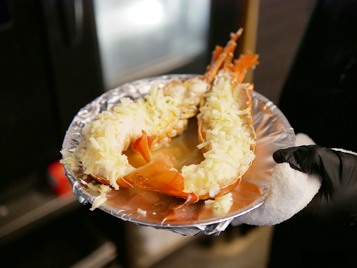 每一口都值得被好好款待,專人桌邊代烤的細節美學「明燒肉 文自旗艦店」主打熟成肉品和活體海鮮的高質感左營燒肉!左營美食推薦|高雄燒肉推薦 - 第8張圖 每一口都值得被好好款待,專人桌邊代烤的細節美學「明燒肉 文自旗艦店」主打熟成肉品和活體海鮮的高質感左營燒肉!左營美食推薦|高雄燒肉推薦