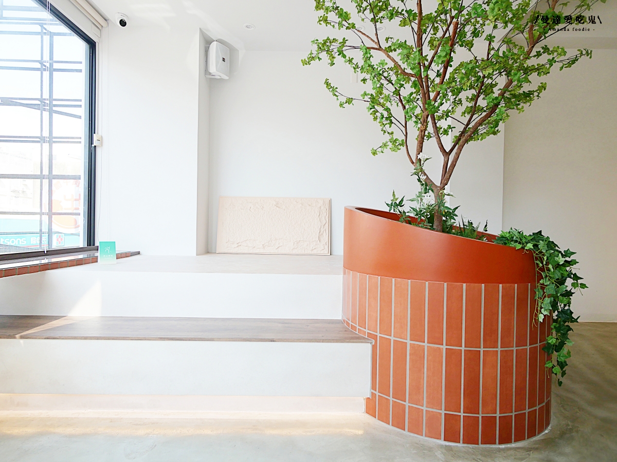 不只是手搖飲,更像一座能靜下來品茶的城市綠洲「春茶吉苑 Spring Cha Garden」台南中西區新開幕質感茶空間! - 第7張圖 不只是手搖飲,更像一座能靜下來品茶的城市綠洲「春茶吉苑 Spring Cha Garden」台南中西區新開幕質感茶空間!