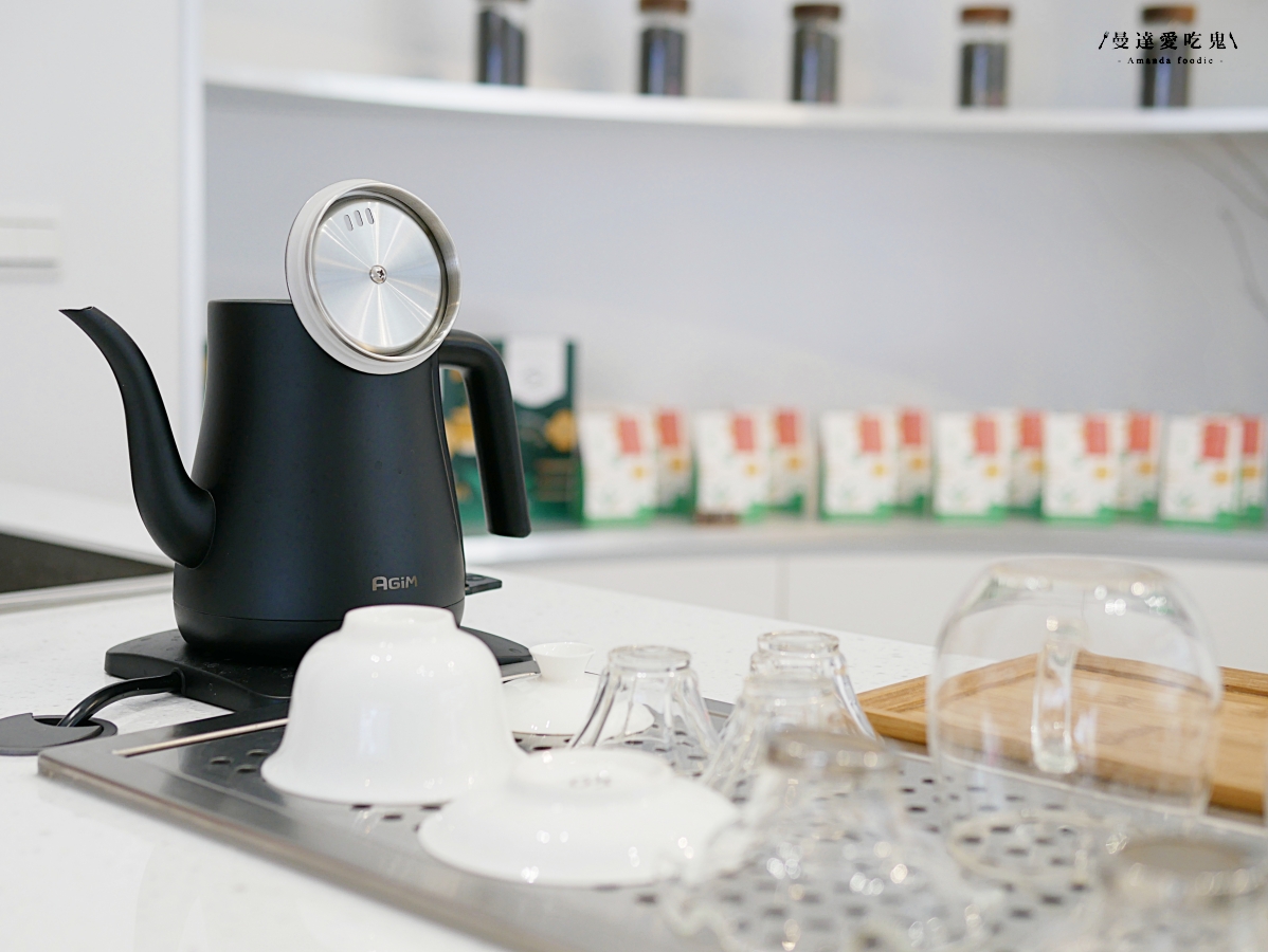 不只是手搖飲,更像一座能靜下來品茶的城市綠洲「春茶吉苑 Spring Cha Garden」台南中西區新開幕質感茶空間! - 第9張圖 不只是手搖飲,更像一座能靜下來品茶的城市綠洲「春茶吉苑 Spring Cha Garden」台南中西區新開幕質感茶空間!