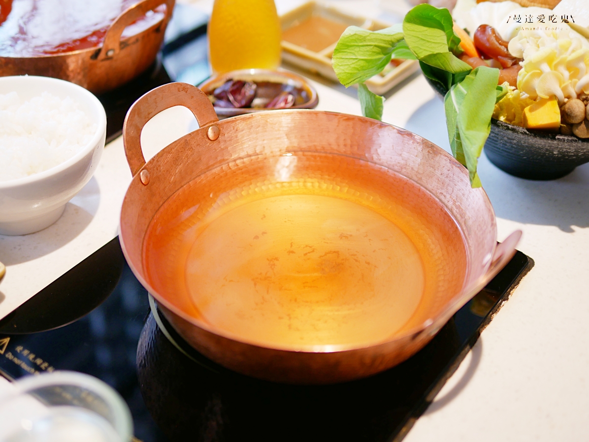 台南美食|隱藏在巷弄老宅裡的鍋物「毛房 蔥柚鍋 ·冷藏肉專門」份量精緻、價格親切的平日限定午間套餐開箱!台南火鍋推薦|台南聚餐推薦 - 第11張圖 台南美食|隱藏在巷弄老宅裡的鍋物「毛房 蔥柚鍋 ·冷藏肉專門」份量精緻、價格親切的平日限定午間套餐開箱!台南火鍋推薦|台南聚餐推薦