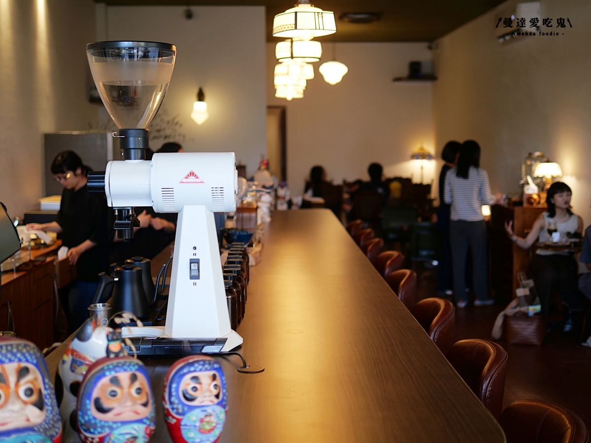 隱藏在巷弄裡的靜謐角落「清泉咖啡」坐在窗邊細細感受老派咖啡廳的復古魅力!鹿港咖啡廳推薦|彰化咖啡廳推薦 - 第8張圖