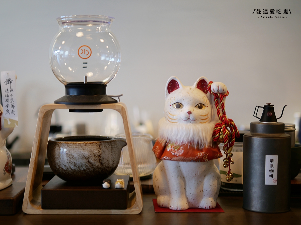 隱藏在巷弄裡的靜謐角落「清泉咖啡」坐在窗邊細細感受老派咖啡廳的復古魅力!鹿港咖啡廳推薦|彰化咖啡廳推薦 - 第10張圖