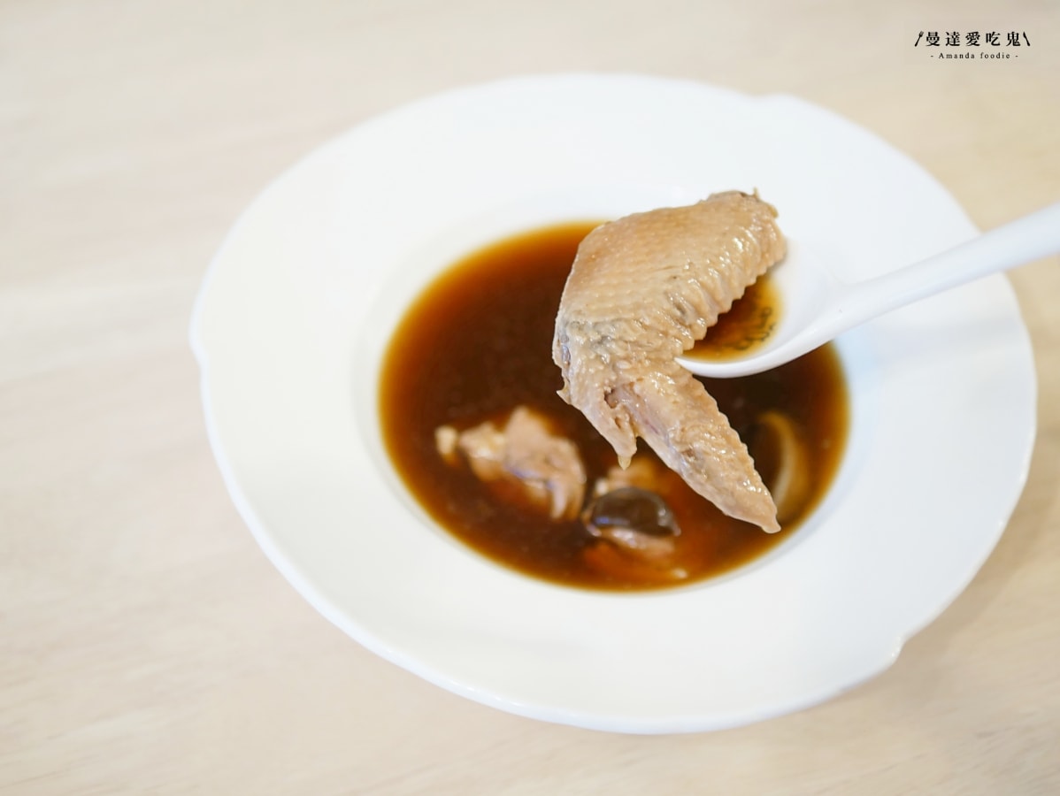 5款冷凍湯品開箱評比｜料好肉大塊的暖心濃郁雞湯，下班快速加熱就能輕鬆上桌 (享味生活、樂陶、興聯農科、永豐餘生技)！宅配美食推薦｜冷凍湯品推薦