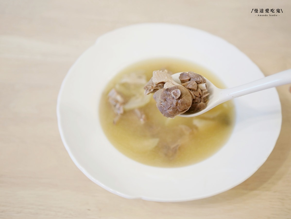 5款冷凍湯品開箱評比｜料好肉大塊的暖心濃郁雞湯，下班快速加熱就能輕鬆上桌 (享味生活、樂陶、興聯農科、永豐餘生技)！宅配美食推薦｜冷凍湯品推薦