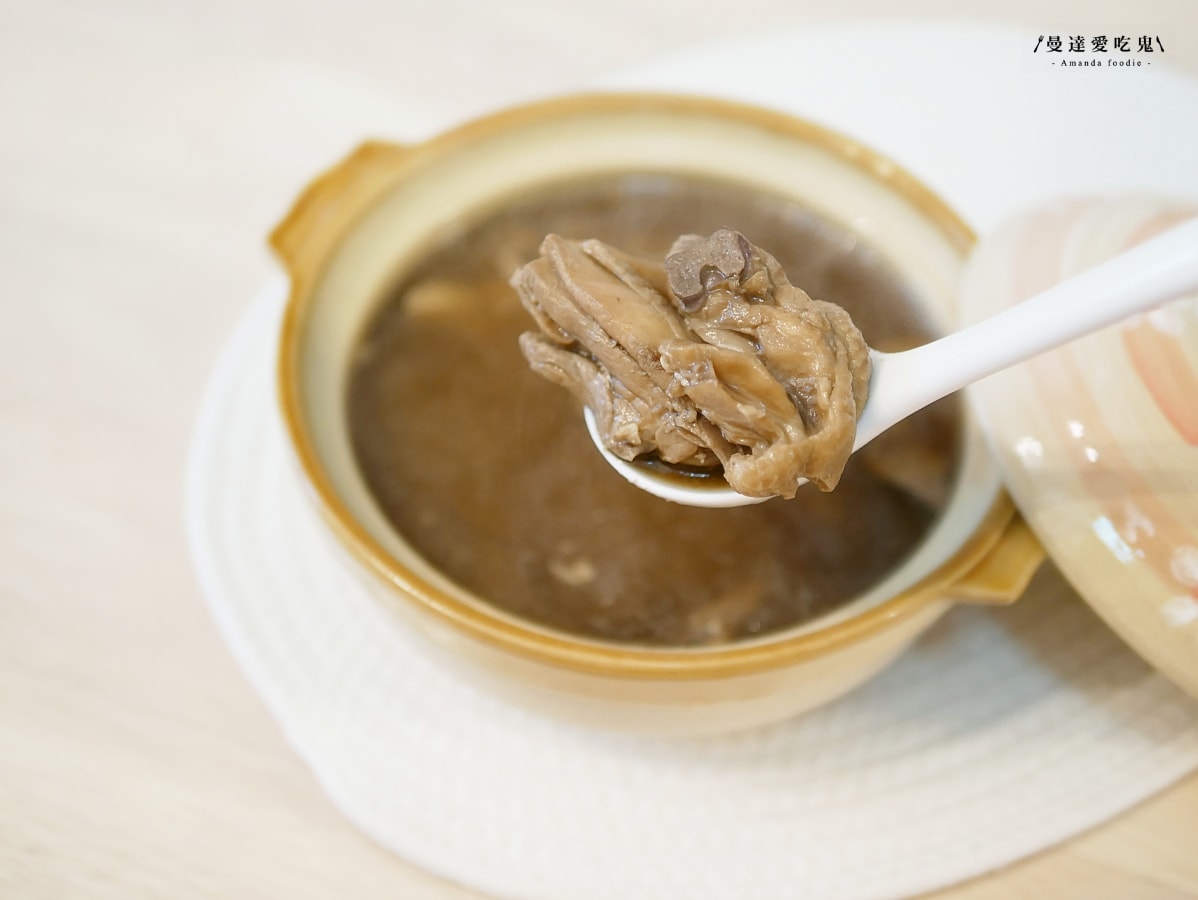 5款冷凍湯品開箱評比｜料好肉大塊的暖心濃郁雞湯，下班快速加熱就能輕鬆上桌 (享味生活、樂陶、興聯農科、永豐餘生技)！宅配美食推薦｜冷凍湯品推薦