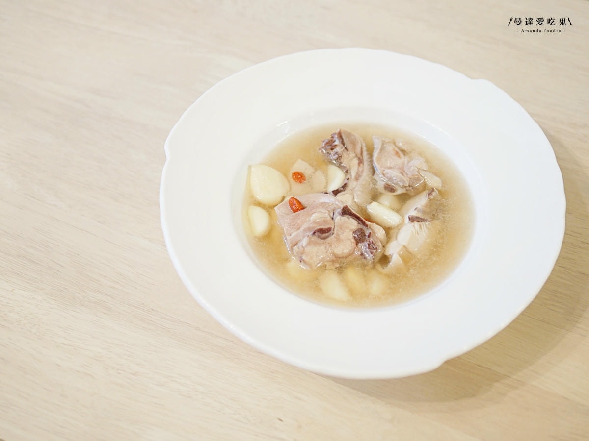 5款冷凍湯品開箱評比｜料好肉大塊的暖心濃郁雞湯，下班快速加熱就能輕鬆上桌 (享味生活、樂陶、興聯農科、永豐餘生技)！宅配美食推薦｜冷凍湯品推薦