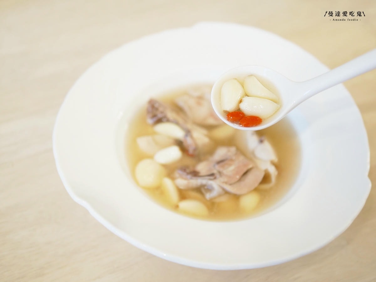 5款冷凍湯品開箱評比｜料好肉大塊的暖心濃郁雞湯，下班快速加熱就能輕鬆上桌 (享味生活、樂陶、興聯農科、永豐餘生技)！宅配美食推薦｜冷凍湯品推薦