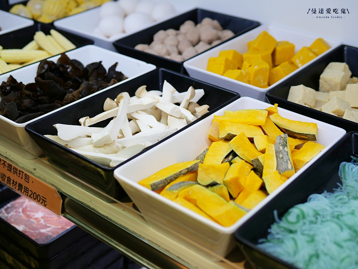 火鍋控注意！在鍋物吃到飽餐廳也能品嚐到銷魂烤鴨「覓 ‧ 鍋物」不收服務費還附設免費停車場超加分！沙鹿美食推薦｜台中美食推薦