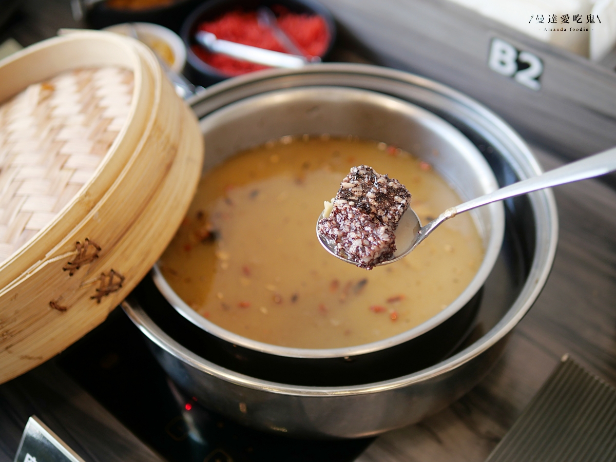 火鍋控注意！在鍋物吃到飽餐廳也能品嚐到銷魂烤鴨「覓 ‧ 鍋物」不收服務費還附設免費停車場超加分！沙鹿美食推薦｜台中美食推薦