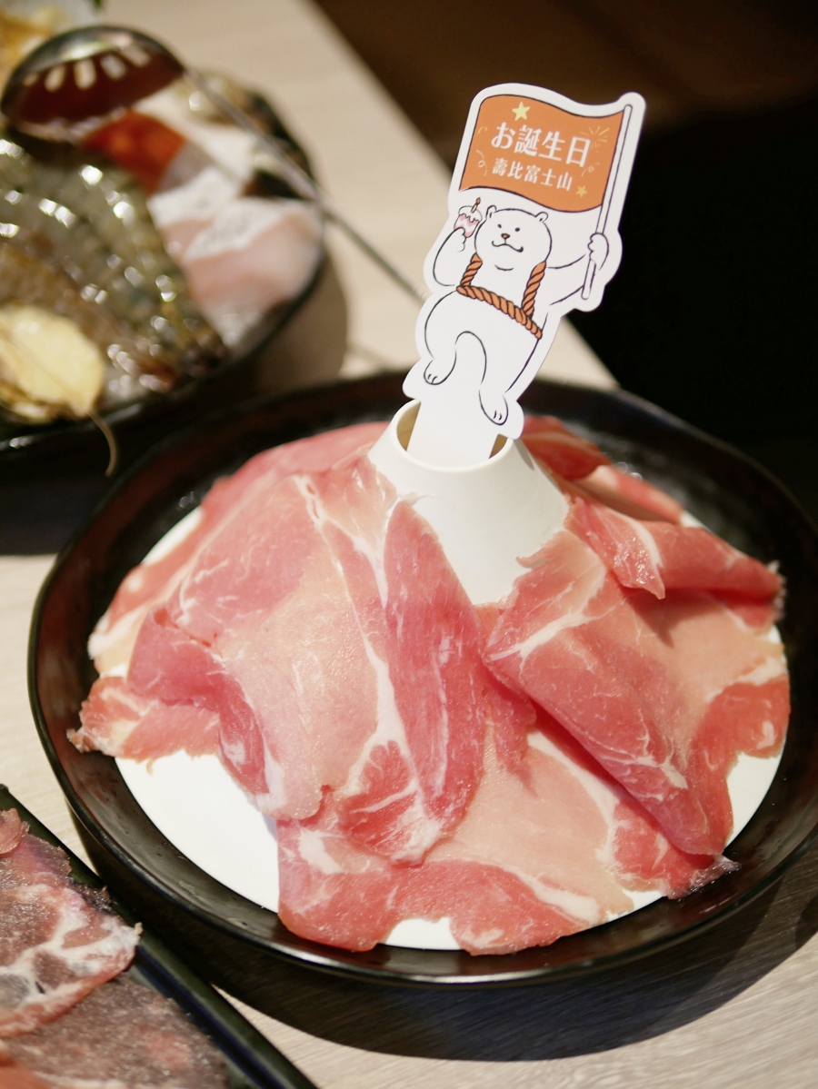 肉控與海鮮控都會點頭的台南火鍋店「聚 日式鍋物 台南仁德中山店」自助吧內容豐富不馬虎,當月壽星加碼送肉肉山就是過癮啦!台南吃到飽推薦|台南聚餐推薦 - 第19張圖 肉控與海鮮控都會點頭的台南火鍋店「聚 日式鍋物 台南仁德中山店」自助吧內容豐富不馬虎,當月壽星加碼送肉肉山就是過癮啦!台南吃到飽推薦|台南聚餐推薦