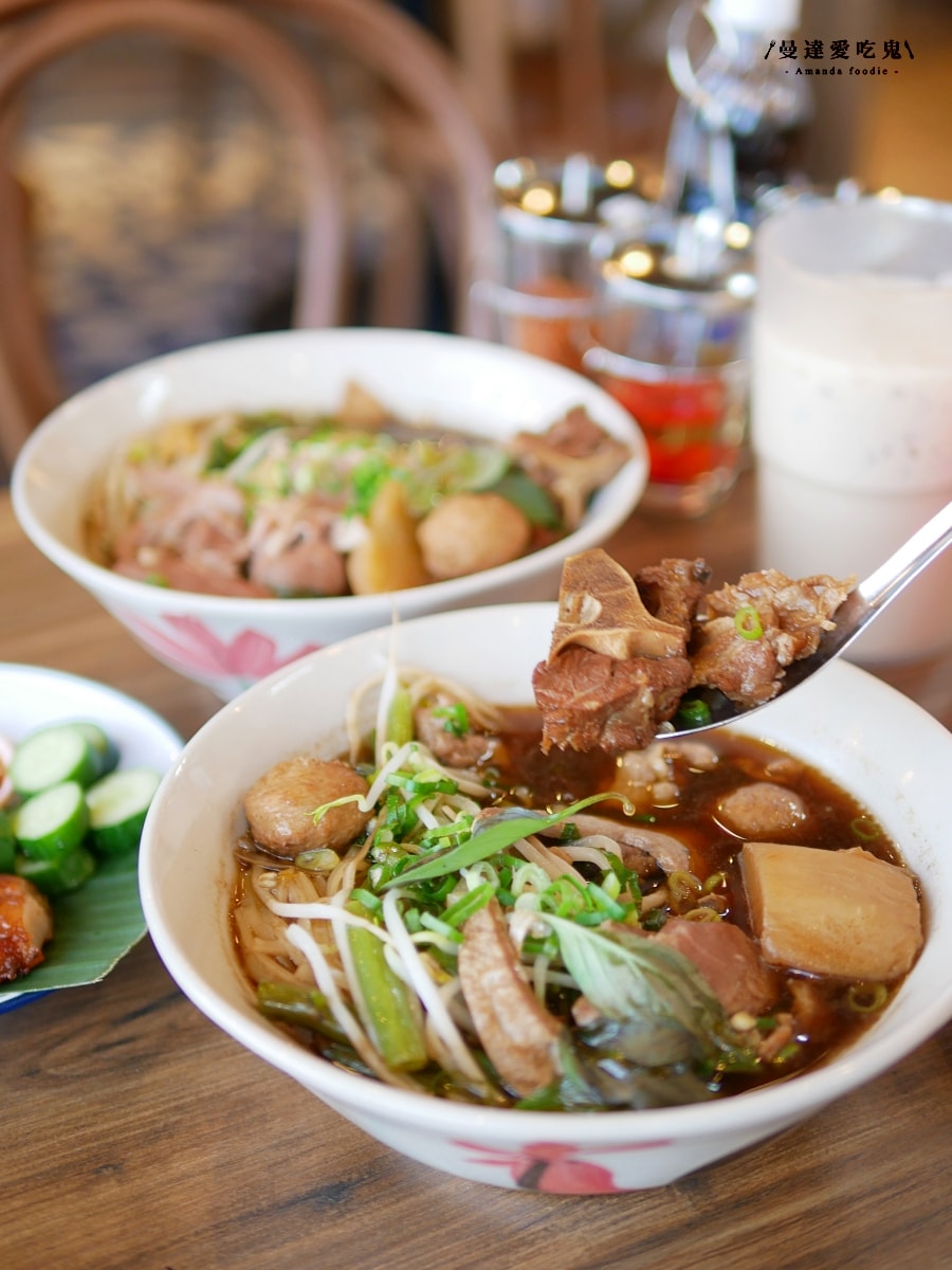 從大片玻璃賞景到特色船麵與涮嘴小點「大城老船麵大立旗艦店」值得收藏的平價高雄景觀餐廳開箱！前金區美食推薦｜高雄約會推薦