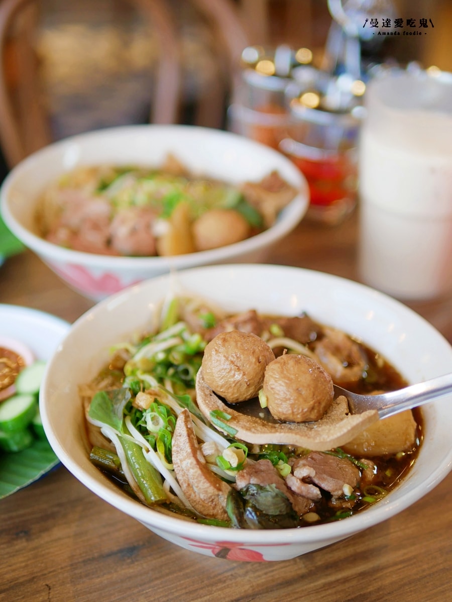 從大片玻璃賞景到特色船麵與涮嘴小點「大城老船麵大立旗艦店」值得收藏的平價高雄景觀餐廳開箱！前金區美食推薦｜高雄約會推薦