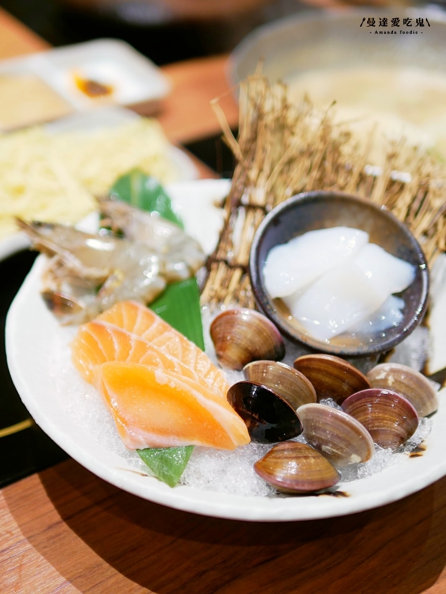 悠閒享受日式暖心滋味「黑毛屋新竹巨城店」日本經典四大鍋 涮涮鍋、壽喜燒、水炊鍋、摩滋鍋 風味一次滿足！新竹火鍋推薦｜新竹美食推薦