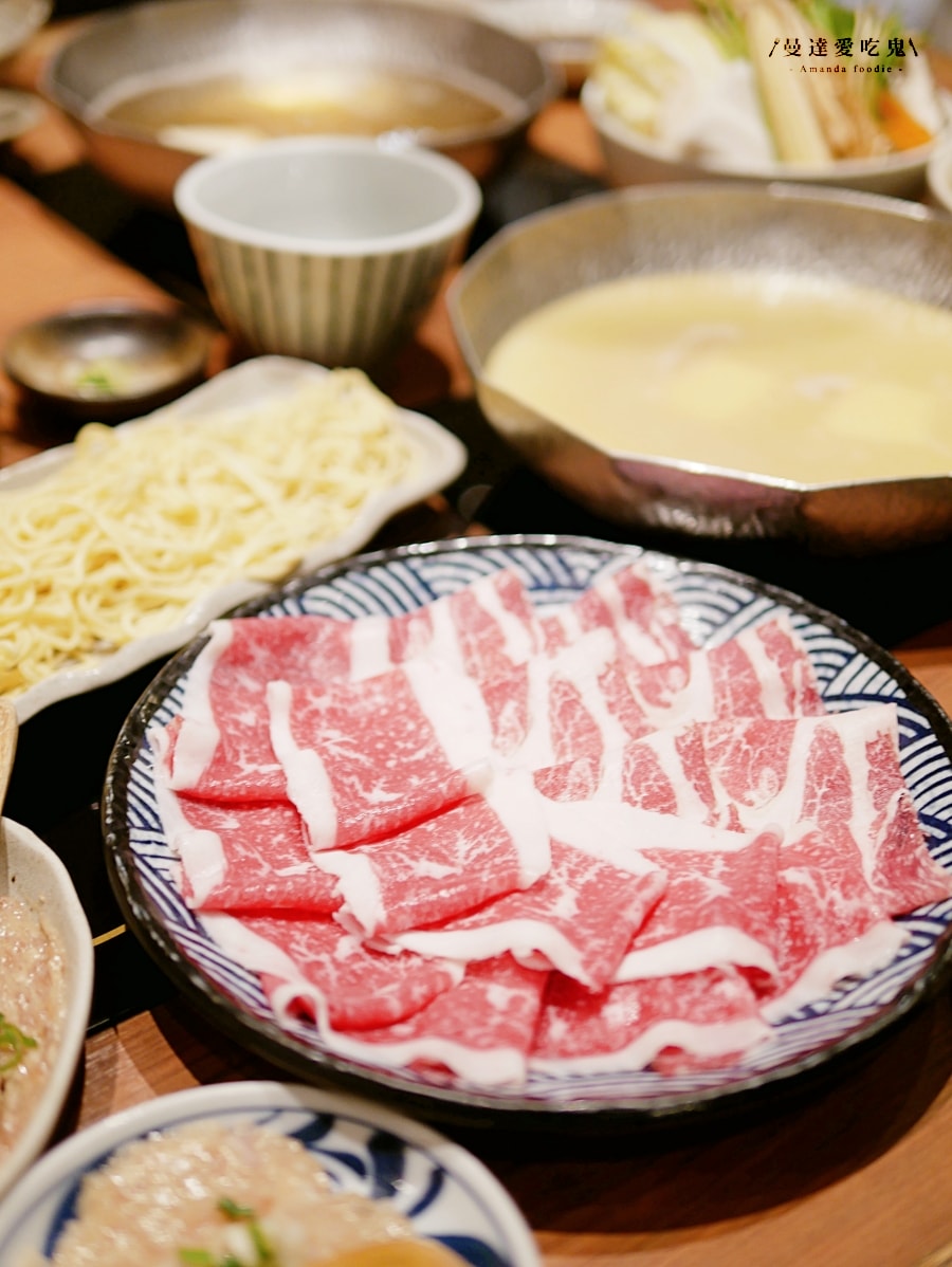 悠閒享受日式暖心滋味「黑毛屋新竹巨城店」日本經典四大鍋 涮涮鍋、壽喜燒、水炊鍋、摩滋鍋 風味一次滿足！新竹火鍋推薦｜新竹美食推薦