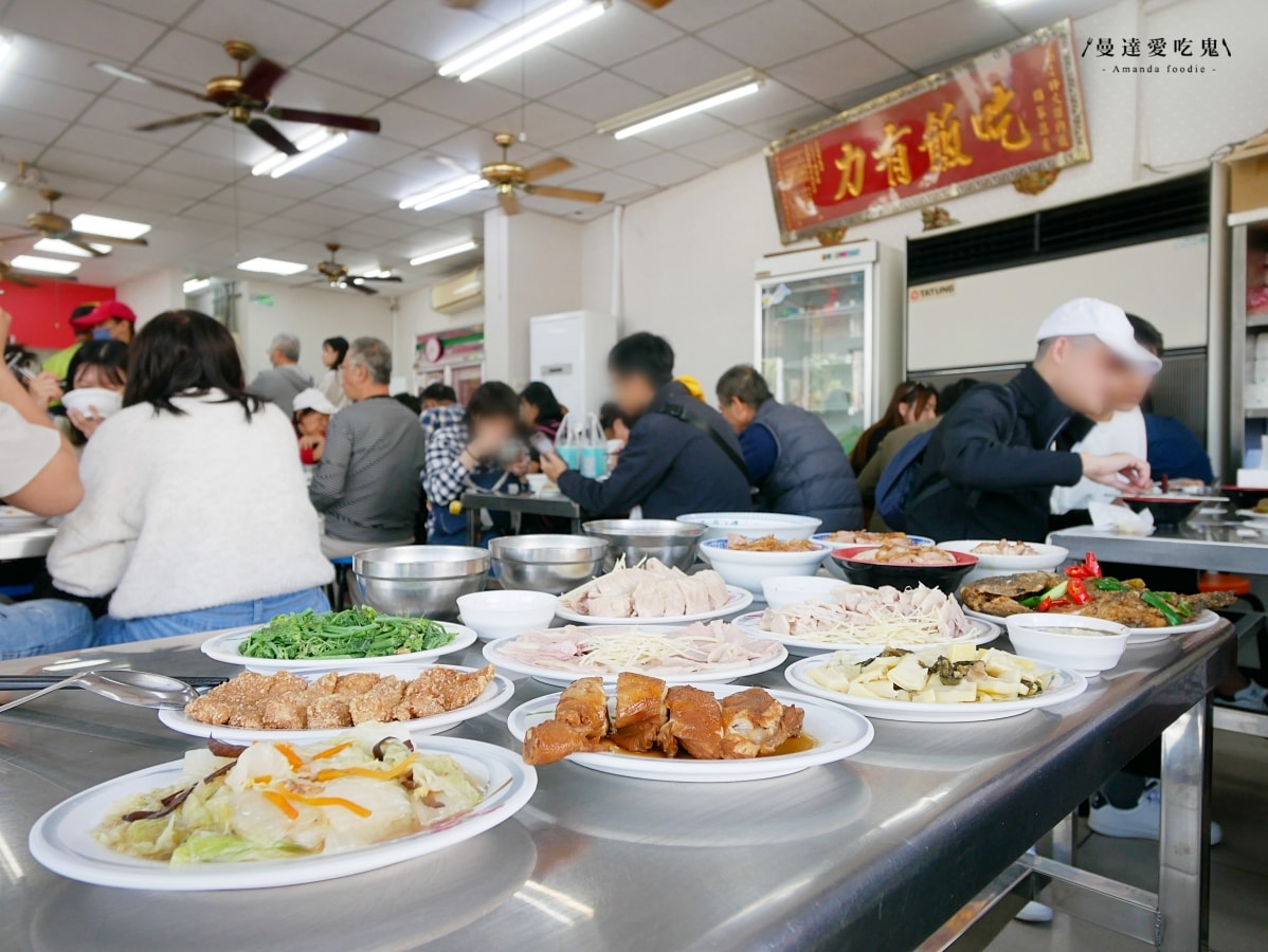 連在地人都跟著排！晚來真的會吃不到「蕭老師火雞肉飯」軟嫩雞片飯、涮嘴炸排骨吃起來！嘉義小吃推薦｜嘉義火雞肉飯推薦