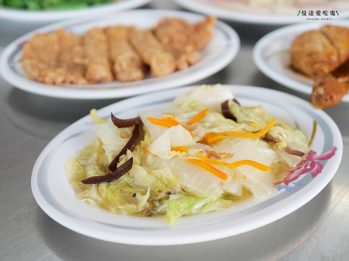 連在地人都跟著排！晚來真的會吃不到「蕭老師火雞肉飯」軟嫩雞片飯、涮嘴炸排骨吃起來！嘉義小吃推薦｜嘉義火雞肉飯推薦