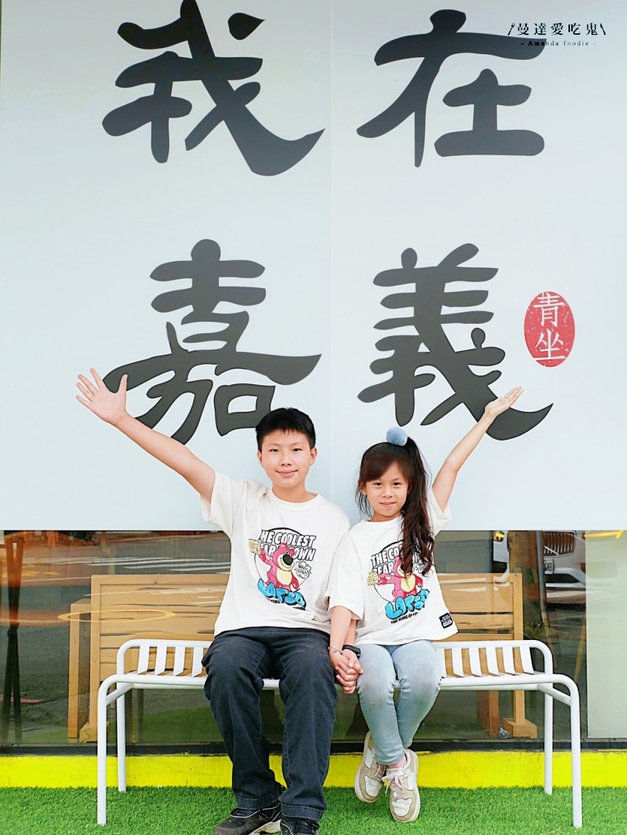 整杯鮮奶直接倒！嘉義超狂麻奶火鍋「青坐請坐鍋物專科」一人一鍋吃得超滿足！嘉義火鍋推薦｜嘉義聚餐推薦
