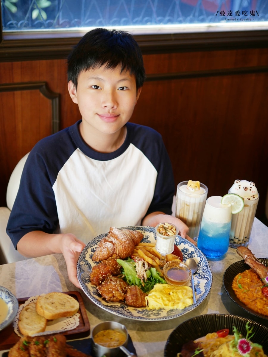 美翻天！從用餐環境到上桌餐點都讓人欲罷不能的浪漫饗宴「今鶴義式餐酒館安平店」超萌立體泡澡熊奶茶吸睛必點！台南慶生推薦｜台南約會推薦