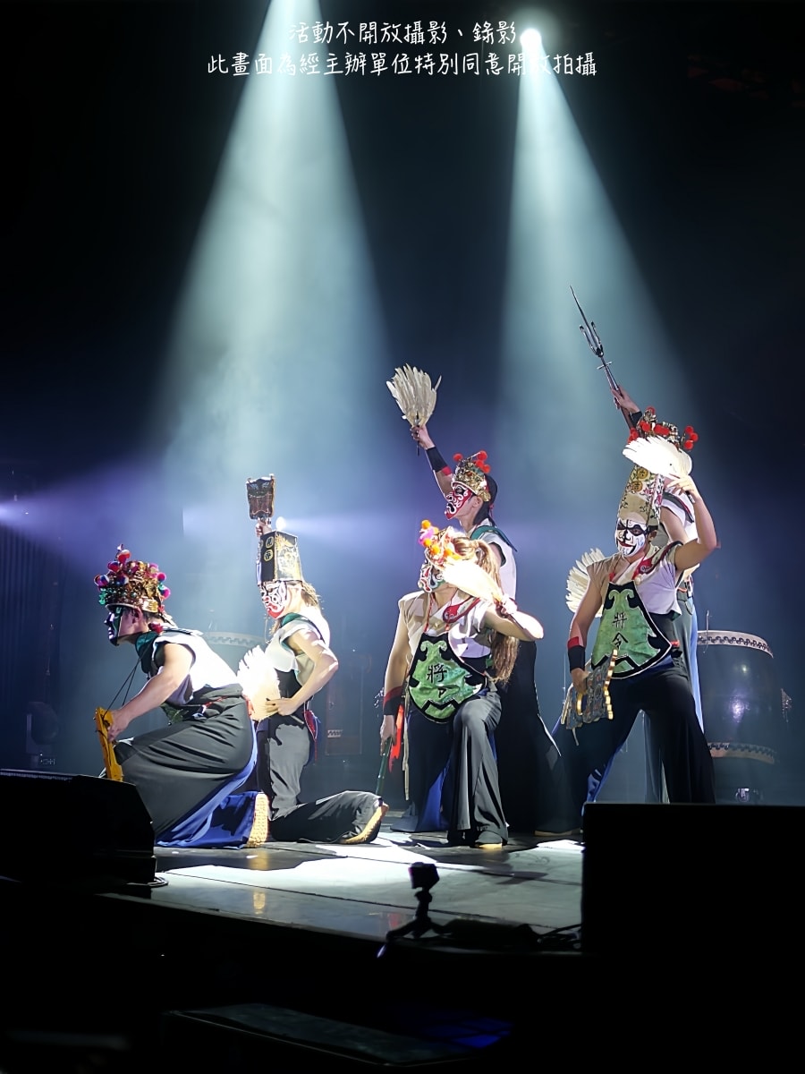 台南仁德｜百年糖廠變身奇幻結界，十鼓文創園區《魔法夜祭2.0 神之島》沉浸式夜間演出讓人欲罷不能！台南親子活動｜台南景點推薦