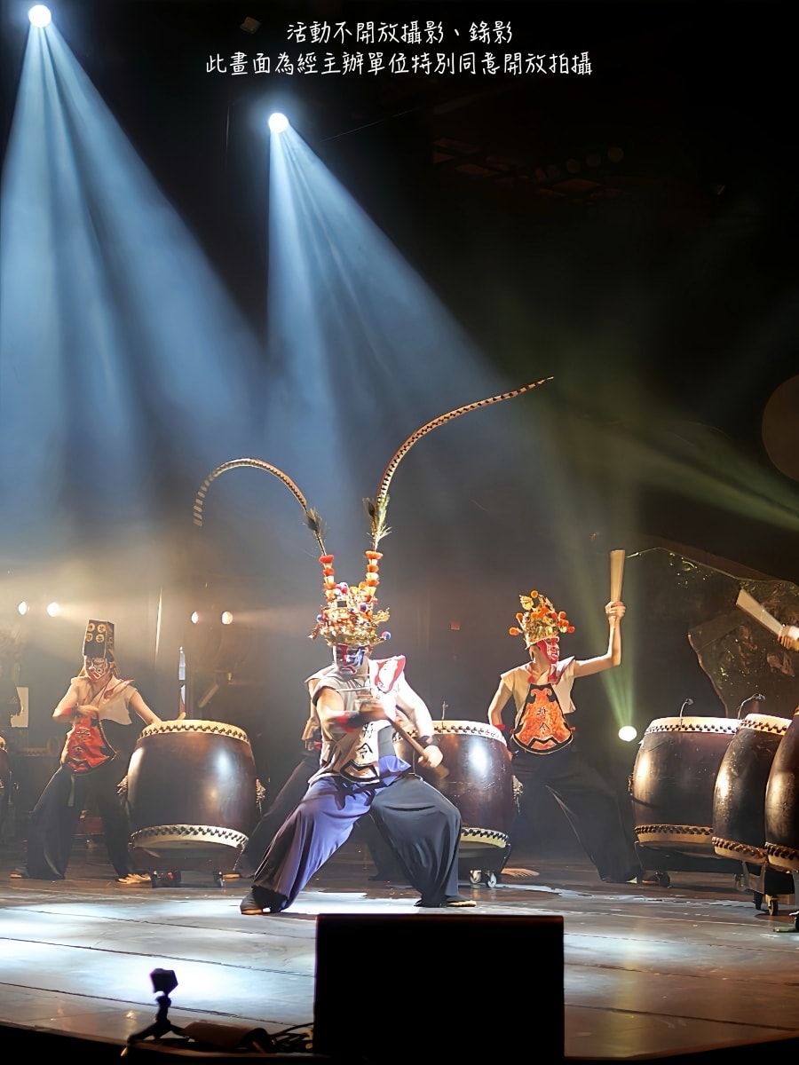 台南仁德｜百年糖廠變身奇幻結界，十鼓文創園區《魔法夜祭2.0 神之島》沉浸式夜間演出讓人欲罷不能！台南親子活動｜台南景點推薦