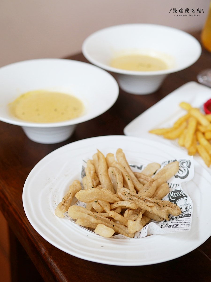 新店報報！隱藏於鄉野間的質感料理「小洋房-義式餐廳」義大利麵、燉飯與鱸魚料理一次滿足！安定美食推薦｜台南聚餐推薦