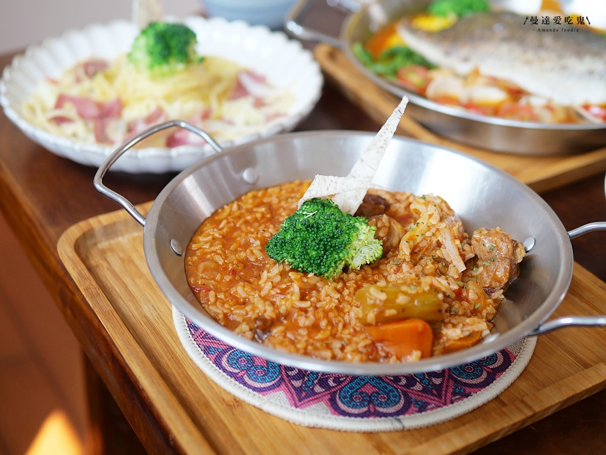 新店報報！隱藏於鄉野間的質感料理「小洋房-義式餐廳」義大利麵、燉飯與鱸魚料理一次滿足！安定美食推薦｜台南聚餐推薦