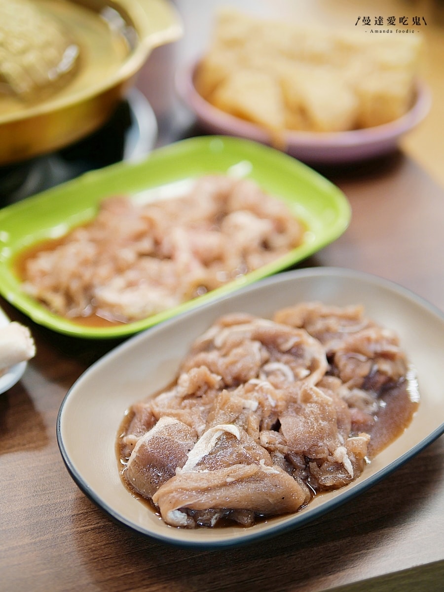 新店報報!暖心火鍋尬銅盤烤肉一次滿足「夯肉吃鍋銅盤烤肉」平價滿足雙享受!永大路平價美食|台南火烤兩吃|台南銅盤烤肉 - 第9張圖 新店報報!暖心火鍋尬銅盤烤肉一次滿足「夯肉吃鍋銅盤烤肉」平價滿足雙享受!永大路平價美食|台南火烤兩吃|台南銅盤烤肉
