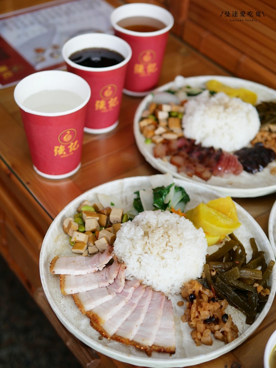 嘉義美食｜在地人默默收藏的港味寶藏「強記燒臘」30年老字號一吃愛上，內用享飲料、湯品暢飲！嘉義便當推薦｜嘉義港式燒臘