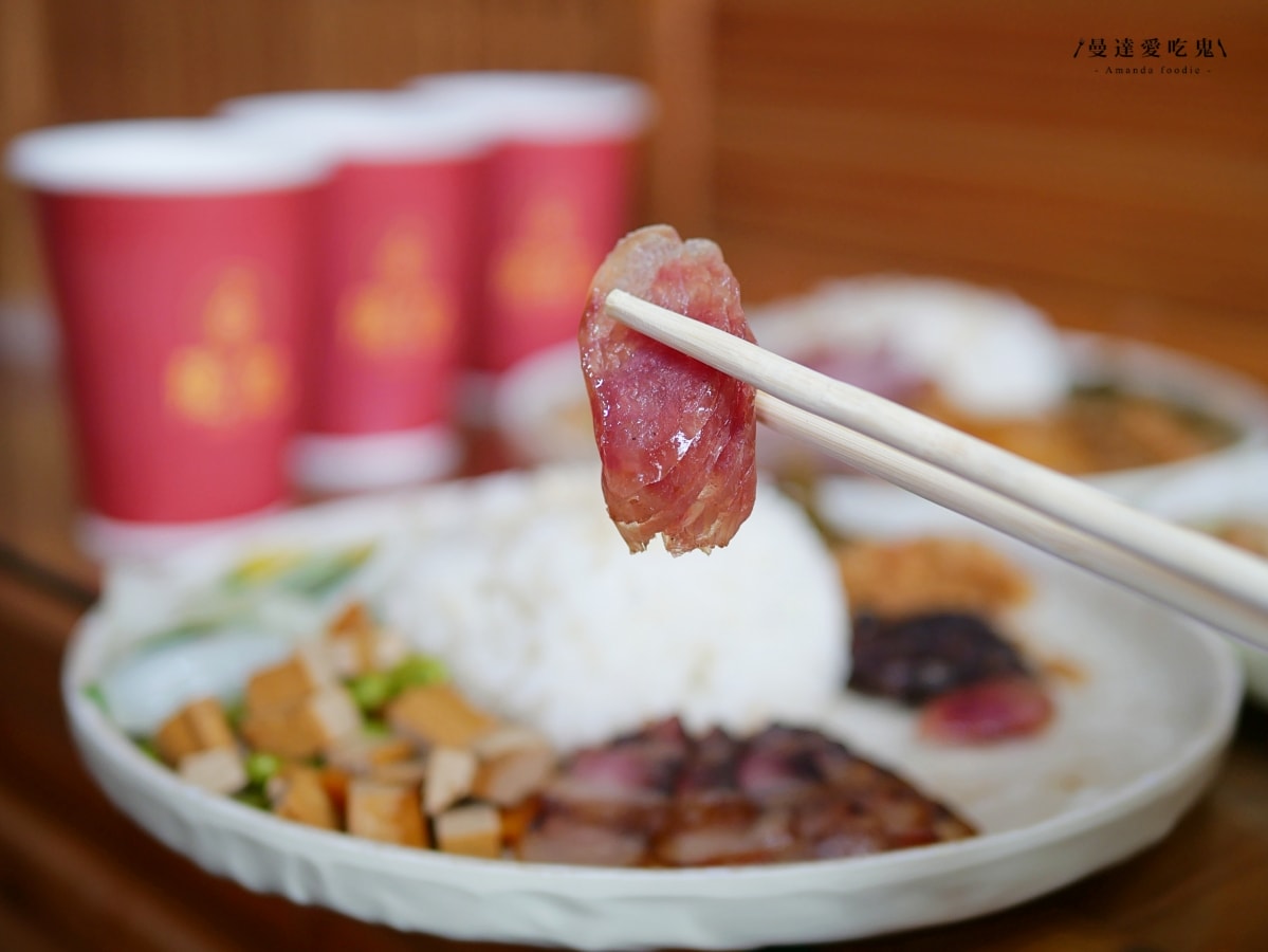 嘉義美食｜在地人默默收藏的港味寶藏「強記燒臘」30年老字號一吃愛上，內用享飲料、湯品暢飲！嘉義便當推薦｜嘉義港式燒臘