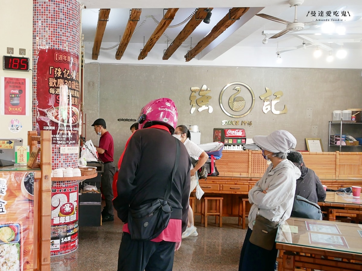 嘉義美食｜在地人默默收藏的港味寶藏「強記燒臘」30年老字號一吃愛上，內用享飲料、湯品暢飲！嘉義便當推薦｜嘉義港式燒臘