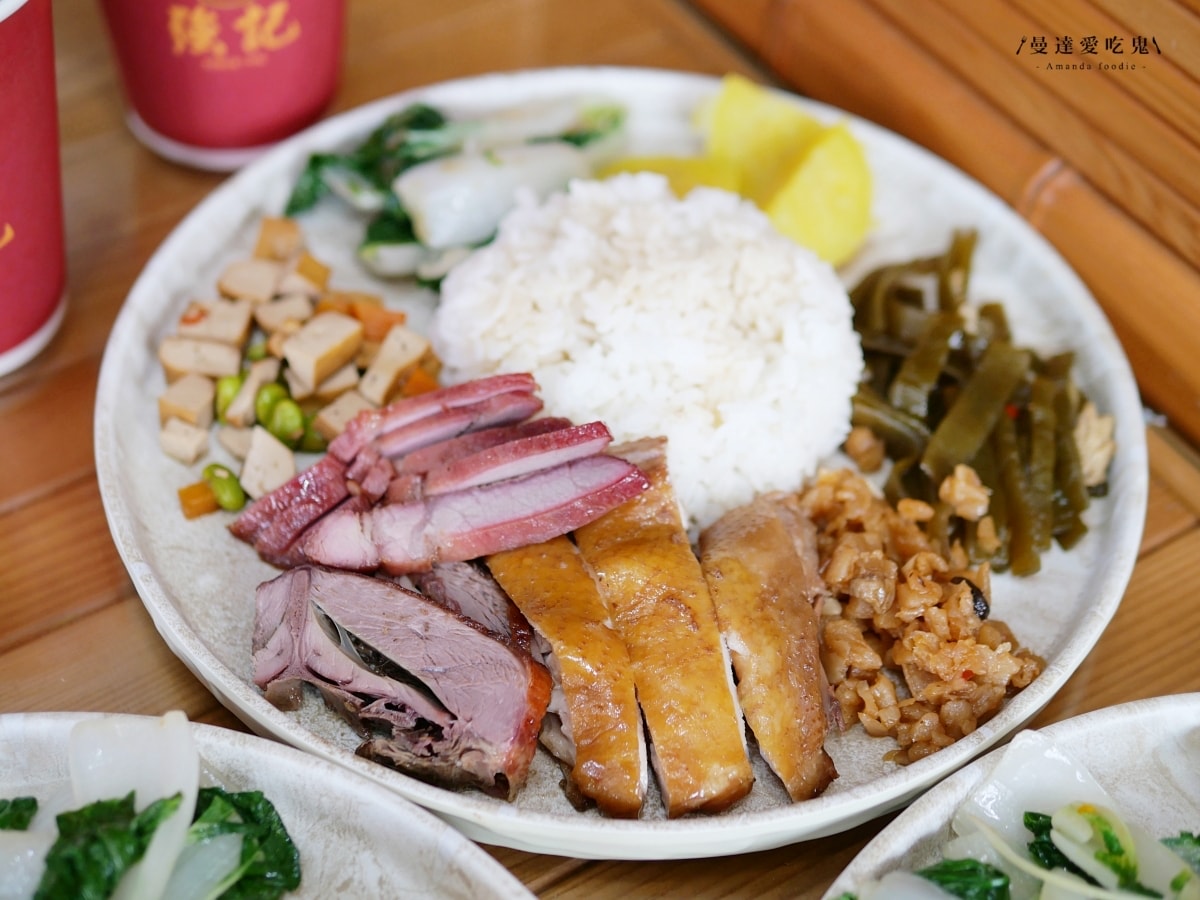 嘉義美食｜在地人默默收藏的港味寶藏「強記燒臘」30年老字號一吃愛上，內用享飲料、湯品暢飲！嘉義便當推薦｜嘉義港式燒臘