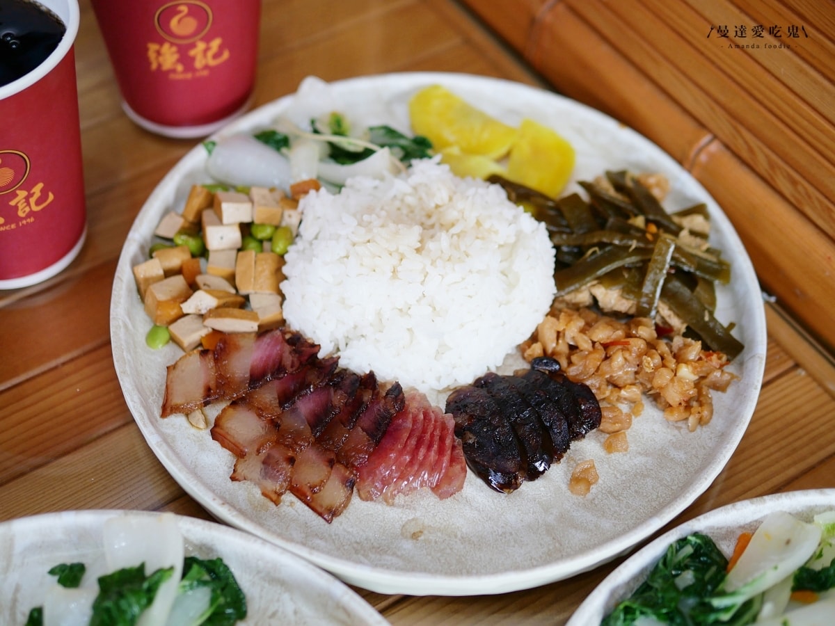 嘉義美食｜在地人默默收藏的港味寶藏「強記燒臘」30年老字號一吃愛上，內用享飲料、湯品暢飲！嘉義便當推薦｜嘉義港式燒臘