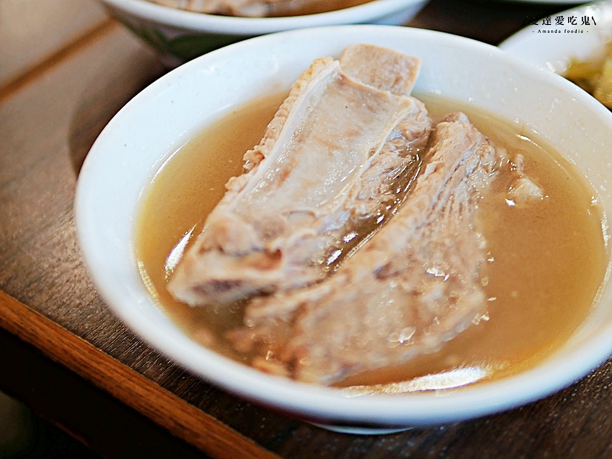 米其林必比登推薦經典必吃「松發肉骨茶 The Centrepoint 分店」濃郁胡椒香讓人欲罷不能！新加坡烏節路美食｜新加坡肉骨茶推薦